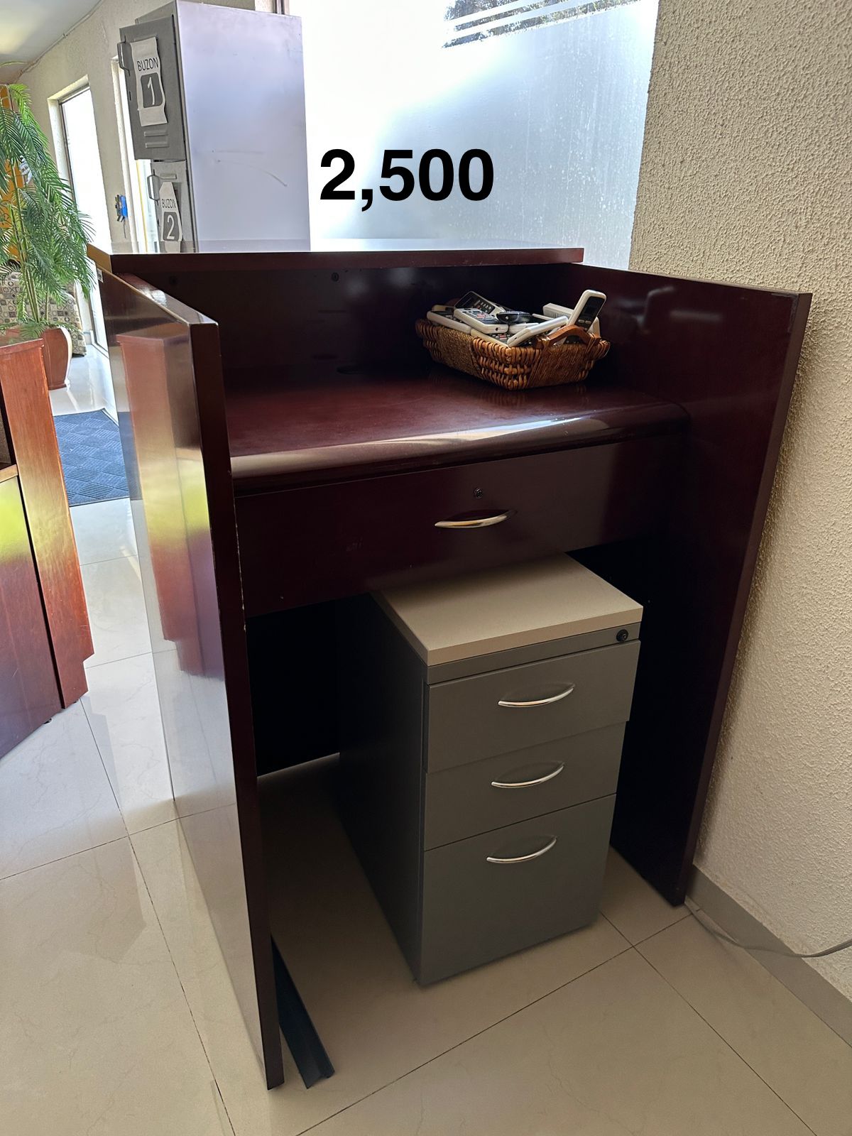 Escritorios de madera seminuevos