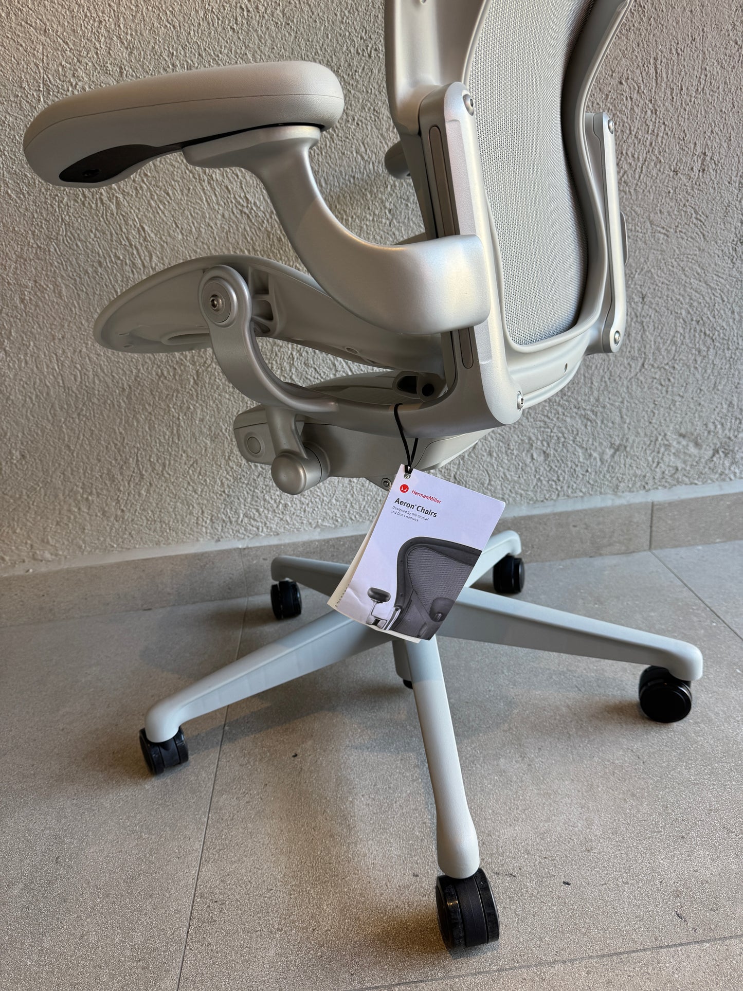 Aeron remastered mineral nueva de exhibición