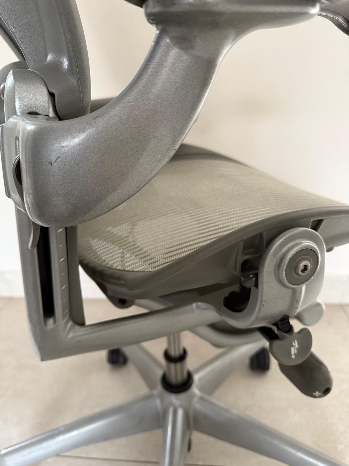 Aeron Classic color gris usada talla B