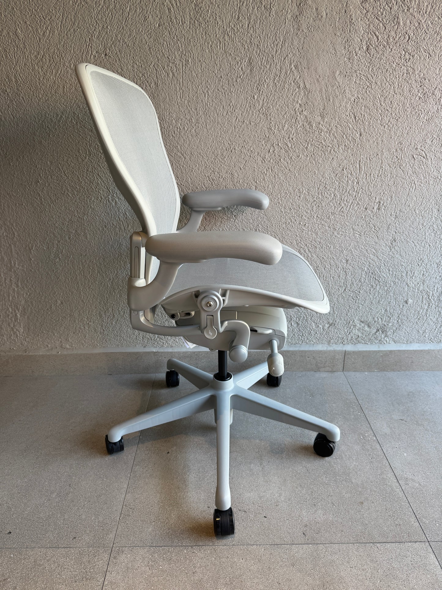 Aeron remastered mineral nueva de exhibición