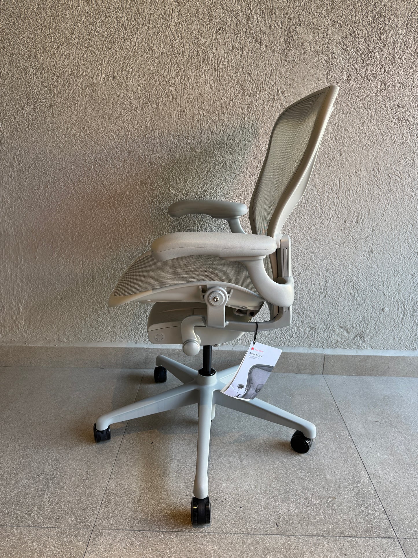 Aeron remastered mineral nueva de exhibición